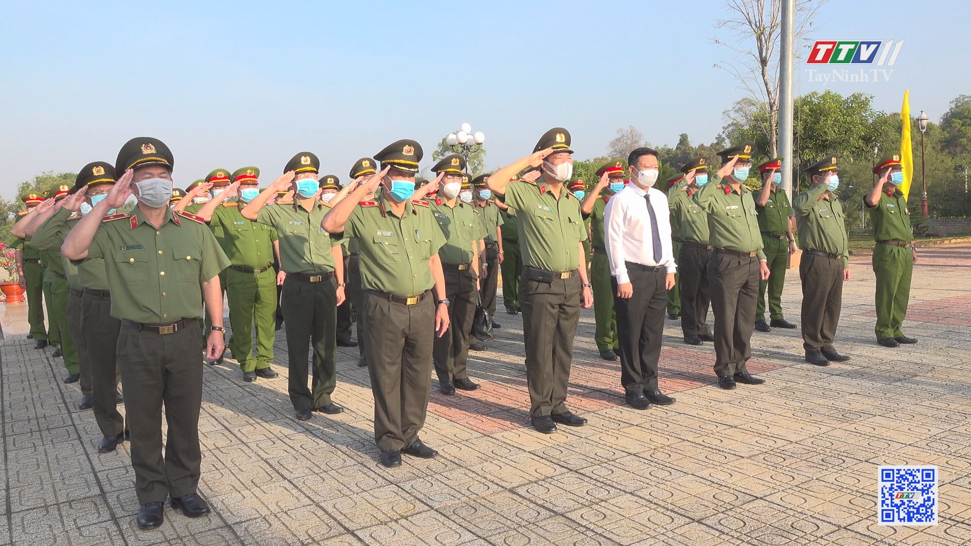 Thứ trưởng Bộ Công an viếng nghĩa trang liệt sĩ quốc gia Đồi 82 | AN NINH TRẬT TỰ | TayNinhTV